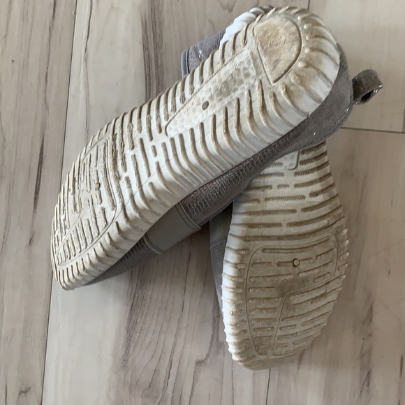 Silver women’s flats - Picture 3 of 3